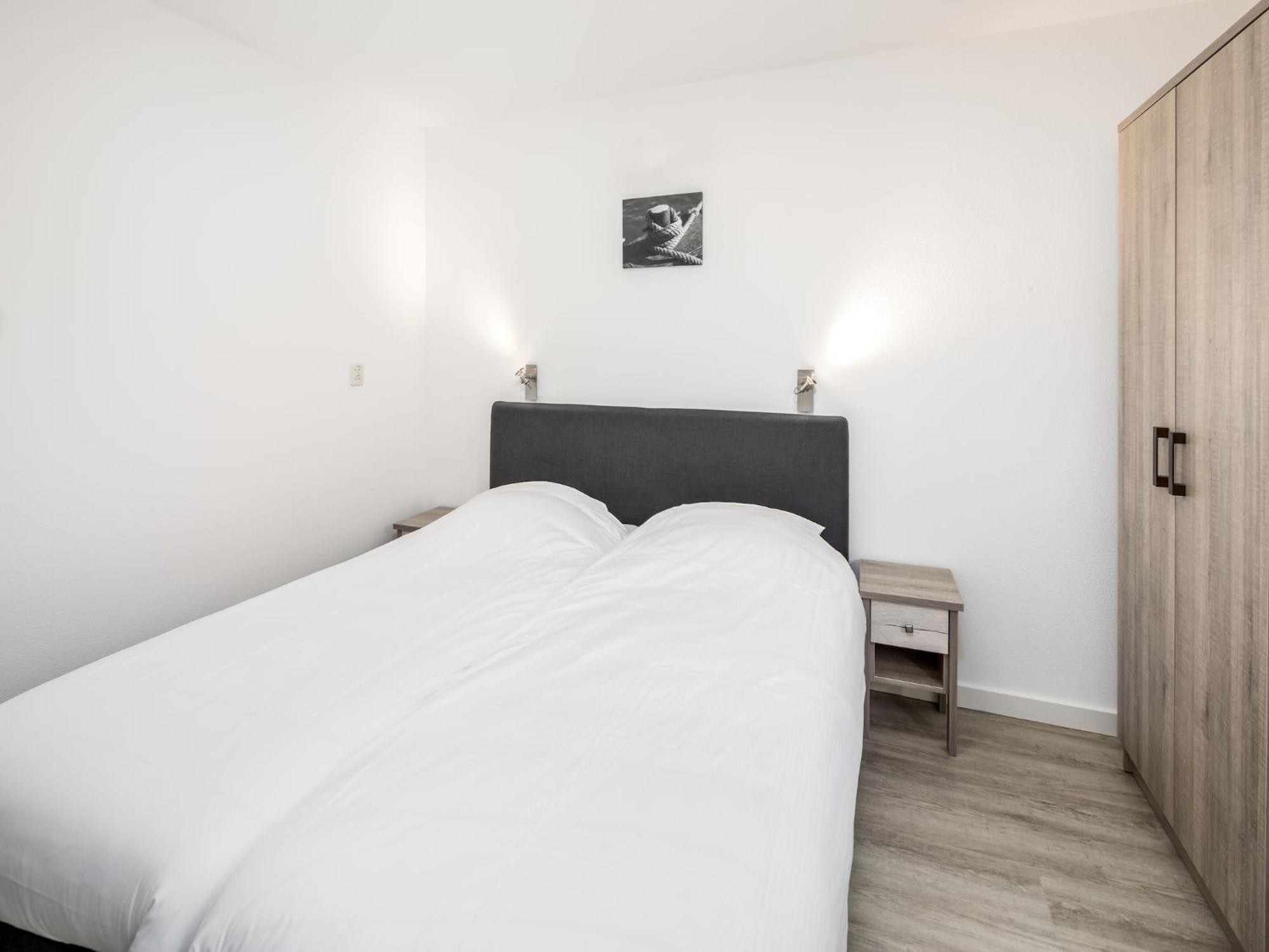 Restyled House With Dishwasher, At 500 M Oostkapelle